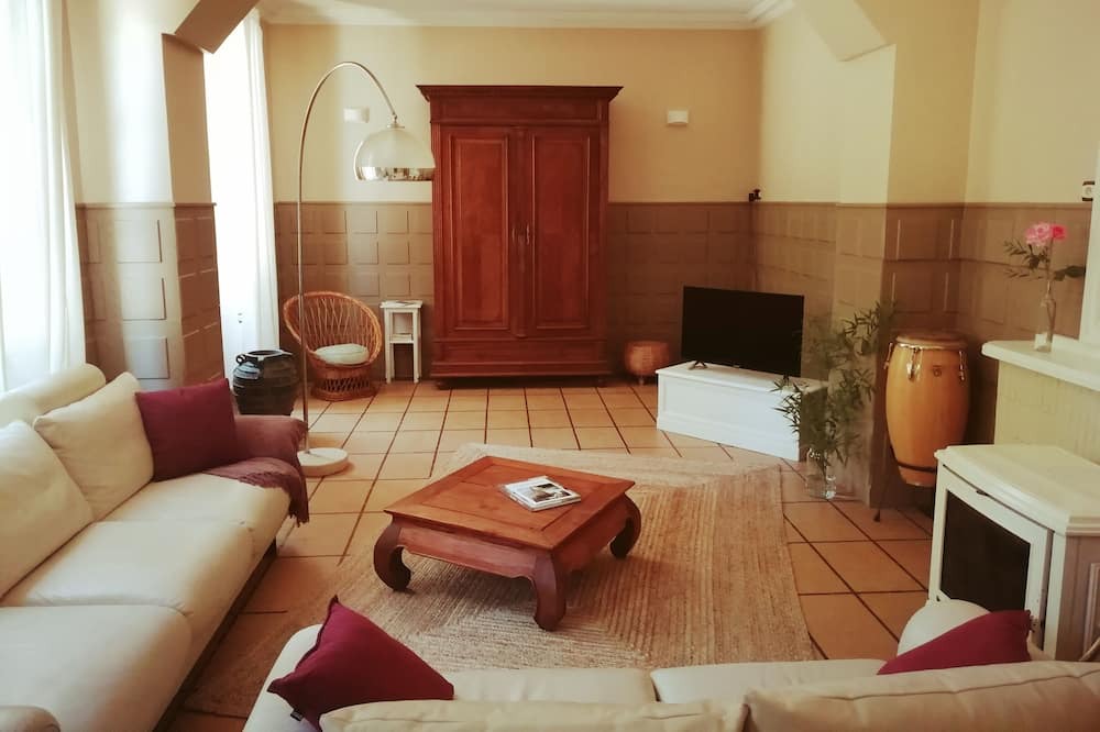 Photo of Livingroom in Mouzieys-Teulet