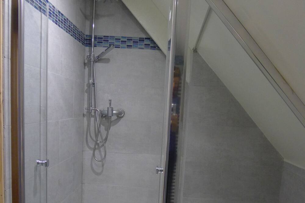 Photo of Bathroom in Miannay