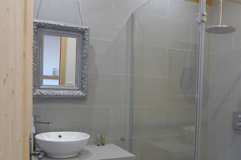 Photo of Bathroom in Miannay
