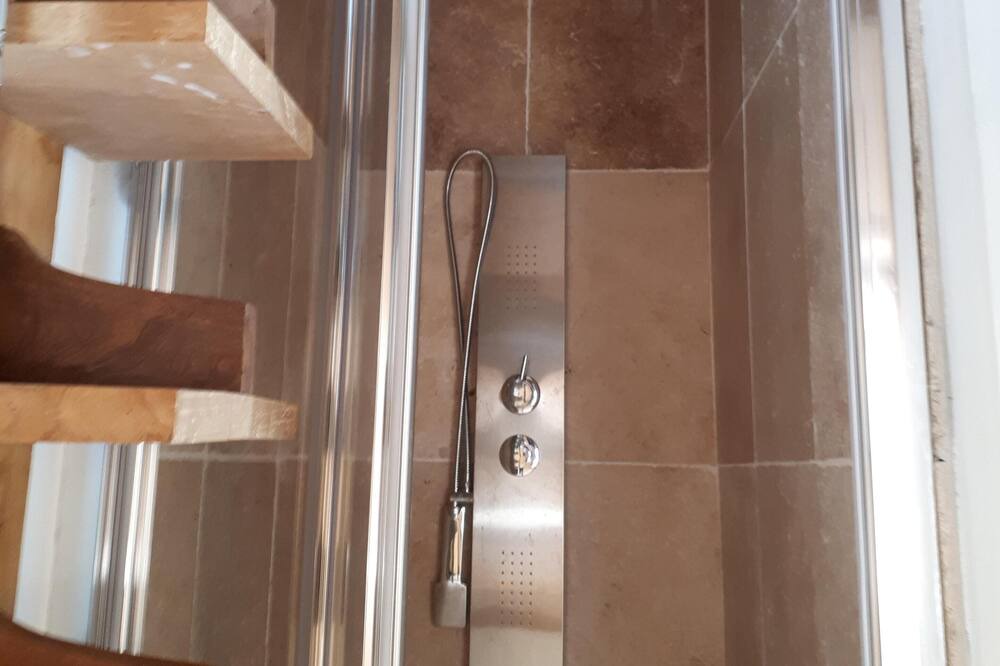 Photo of Bathroom in Miannay