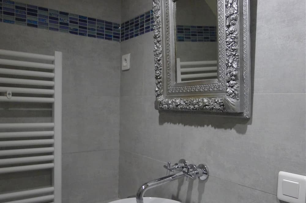 Photo of Bathroom in Miannay