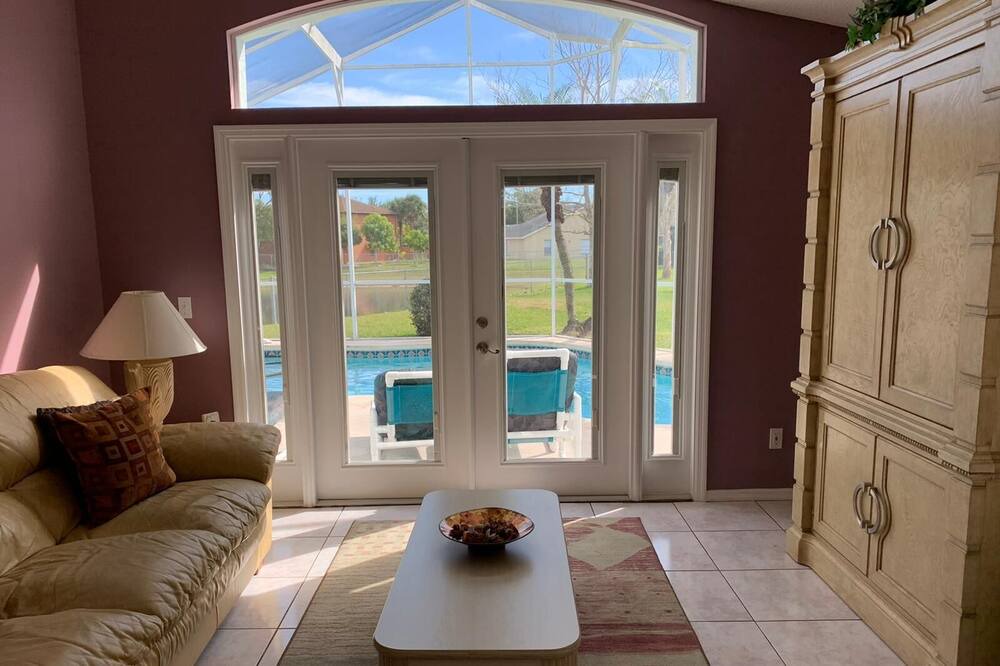 Photo of Livingroom in Meadow Woods