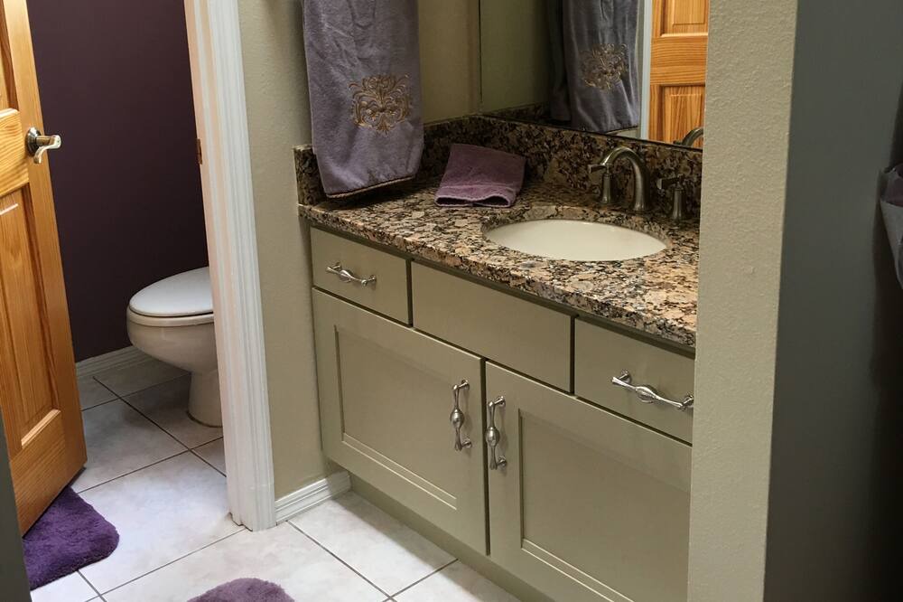 Photo of Bathroom in Meadow Woods