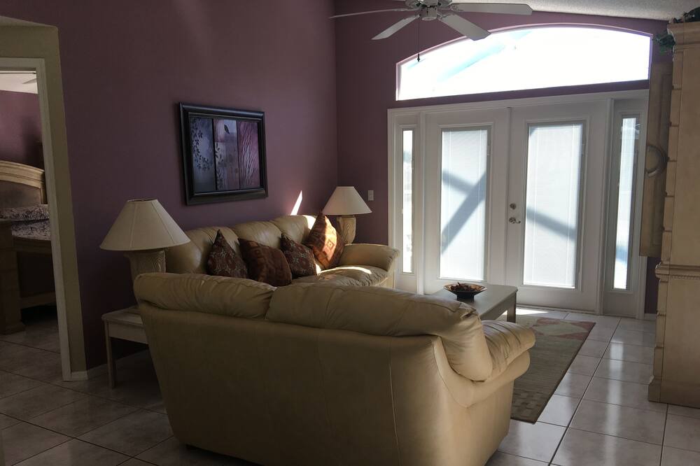 Photo of Livingroom in Meadow Woods