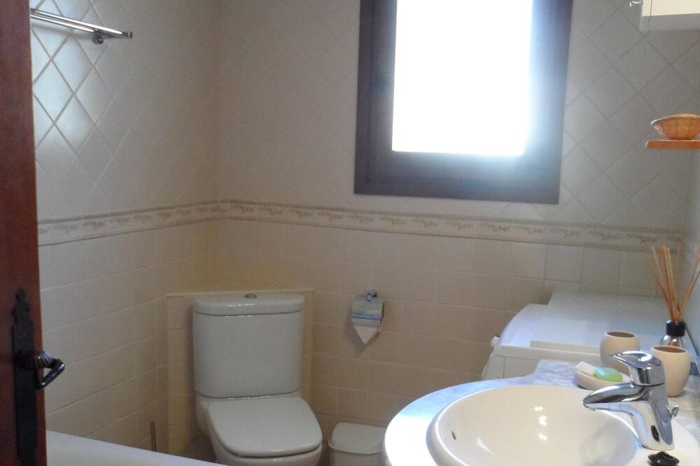 Photo of Bathroom in Benimeit