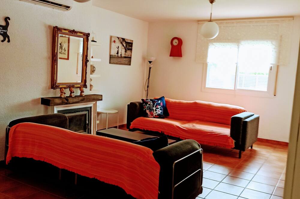 Photo of Livingroom in Les Tres Cales