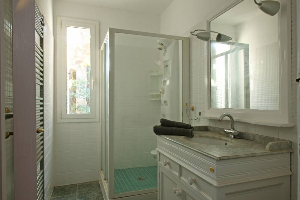 Photo of Bathroom in Pedralbes