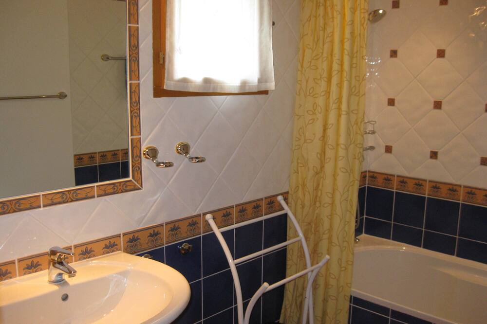 Photo of Bathroom in Saint-Martin-d'Ardeche