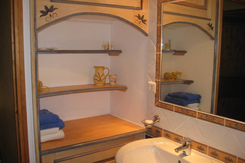 Photo of Bathroom in Saint-Martin-d'Ardeche