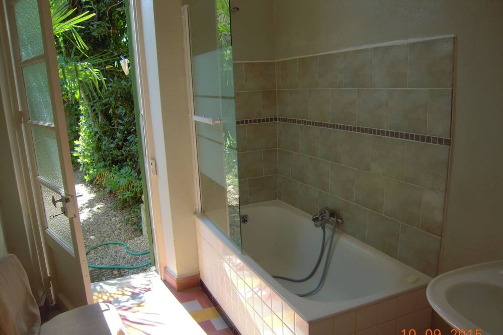 Photo of Bathroom in Aubenas