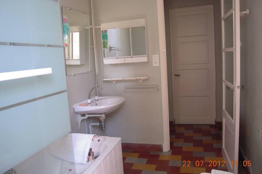 Photo of Bathroom in Aubenas