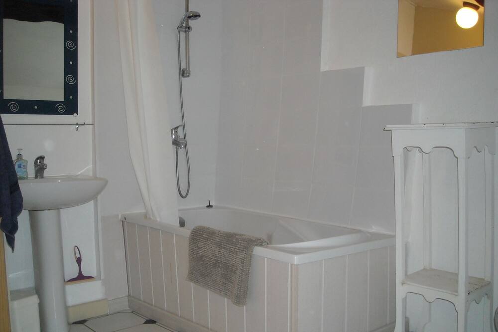 Photo of Bathroom in La Chapelle-Pouilloux