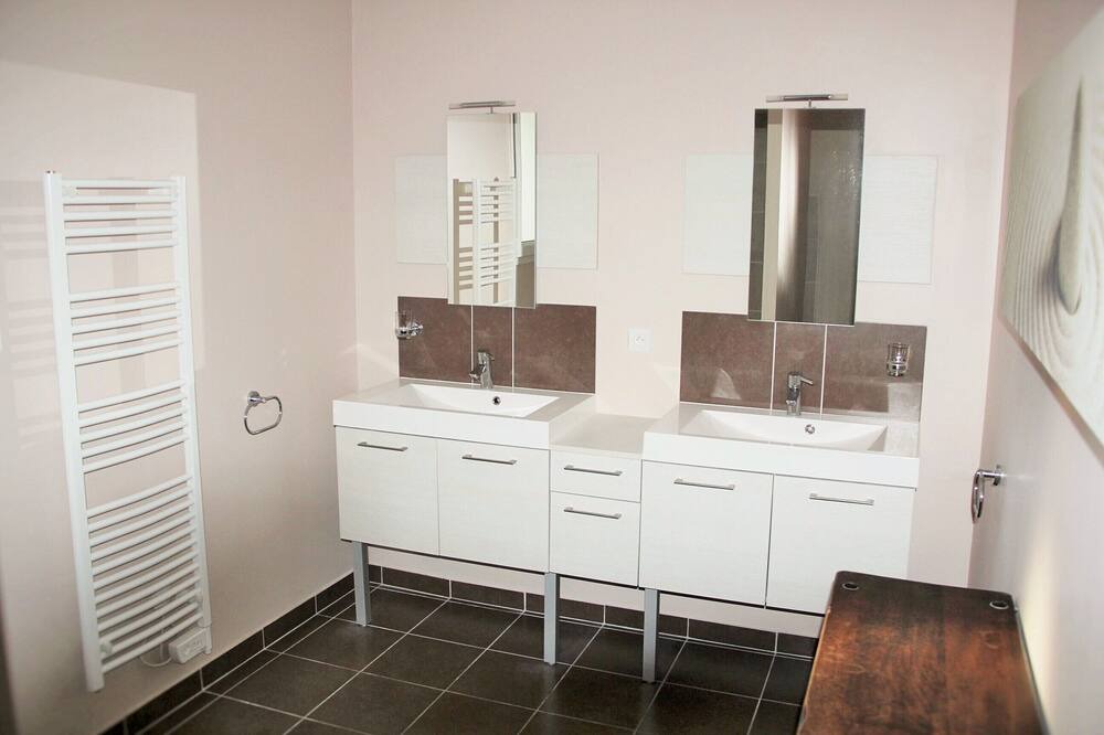 Photo of Bathroom in Rochegude