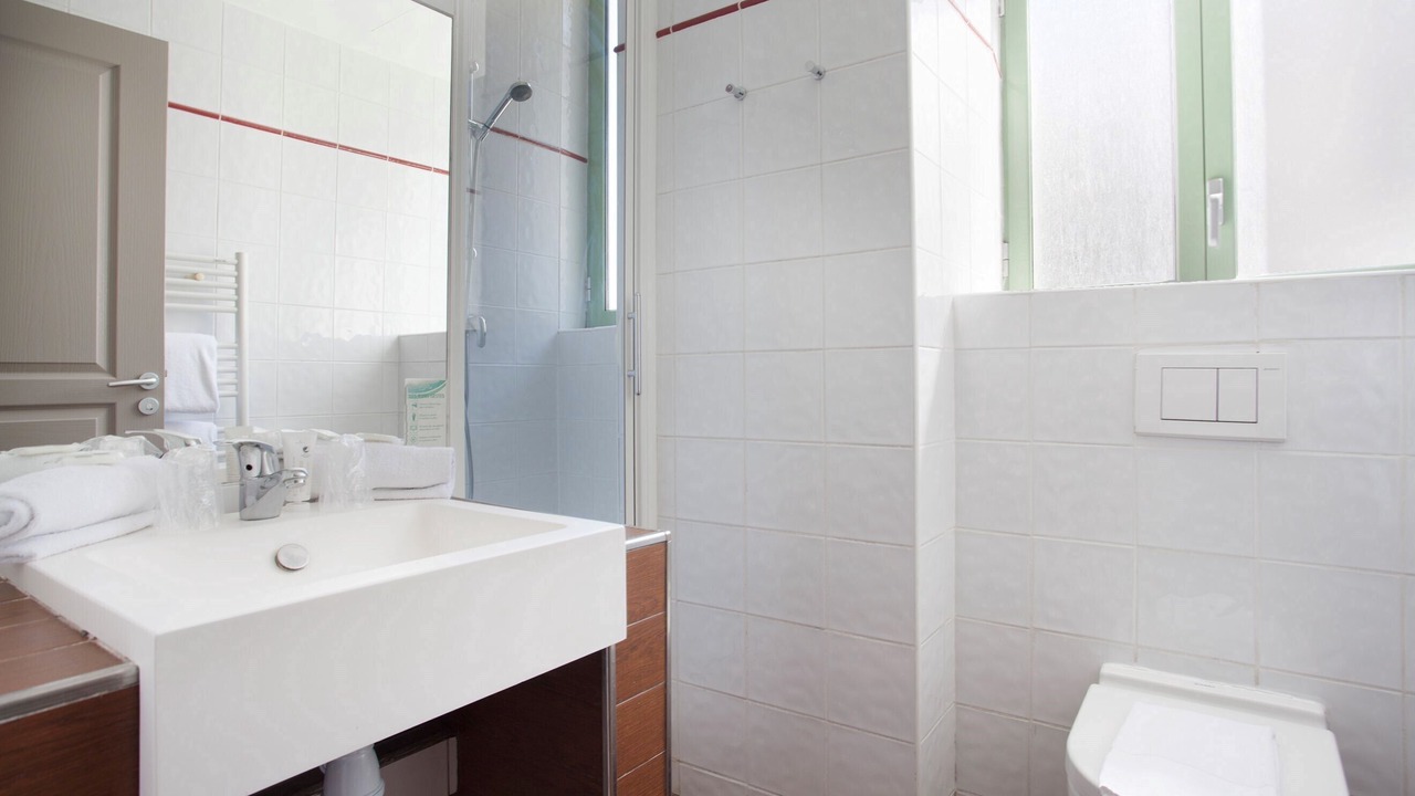 Photo of Bathroom in Gambetta