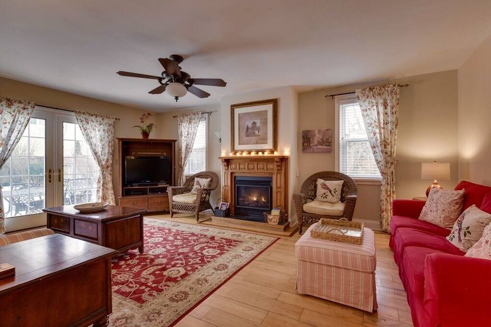 Photo of Livingroom in Old Town Historic District