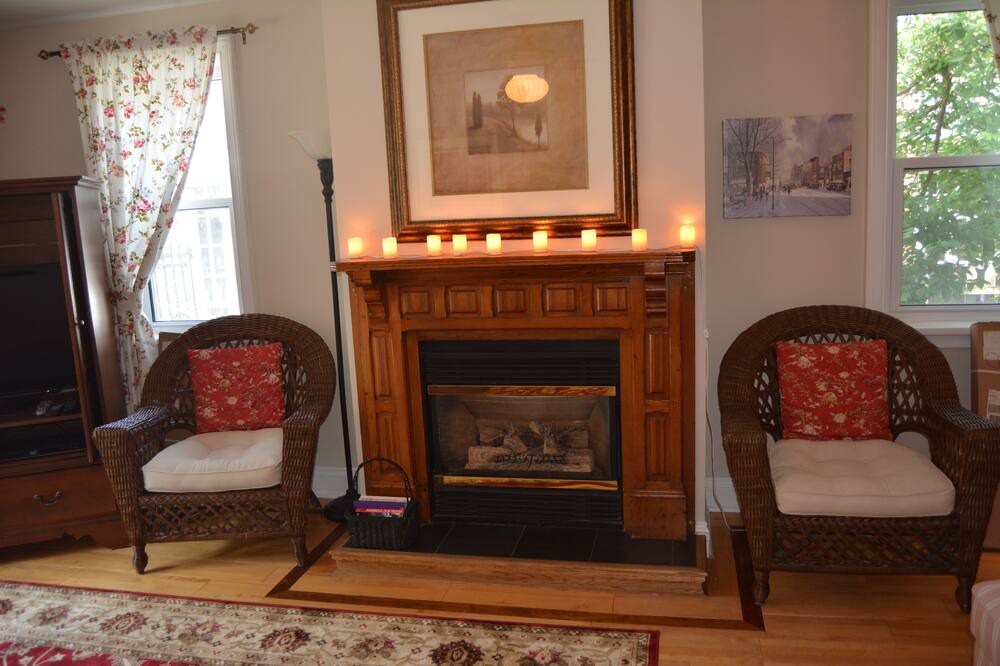 Photo of Livingroom in Old Town Historic District