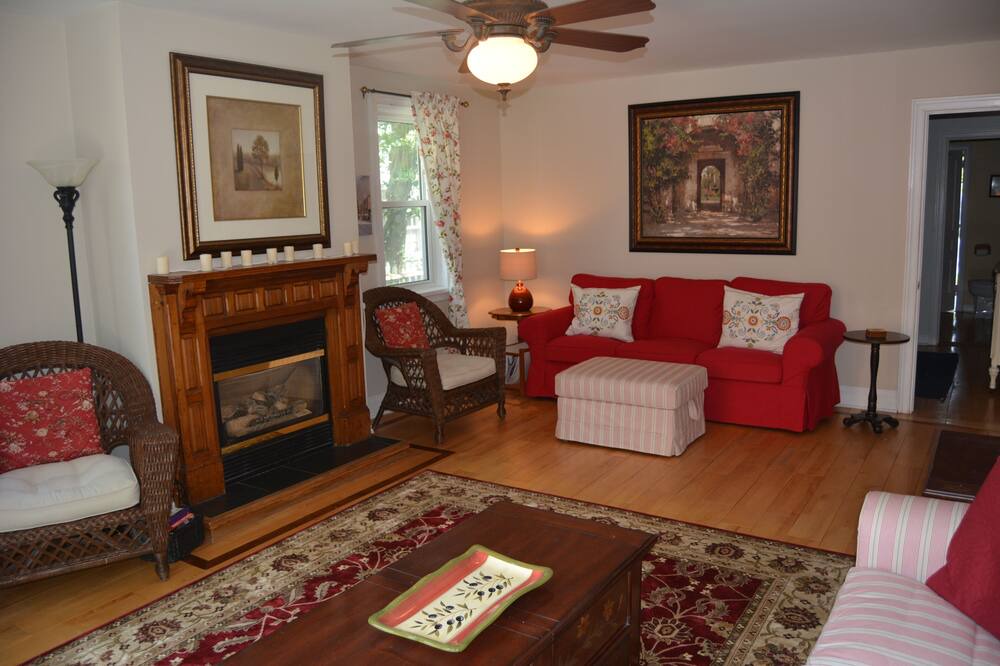 Photo of Livingroom in Old Town Historic District