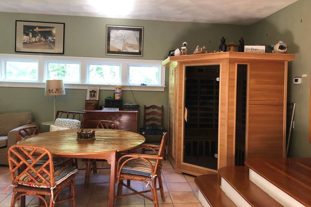 Photo of Bedroom in Jamestown