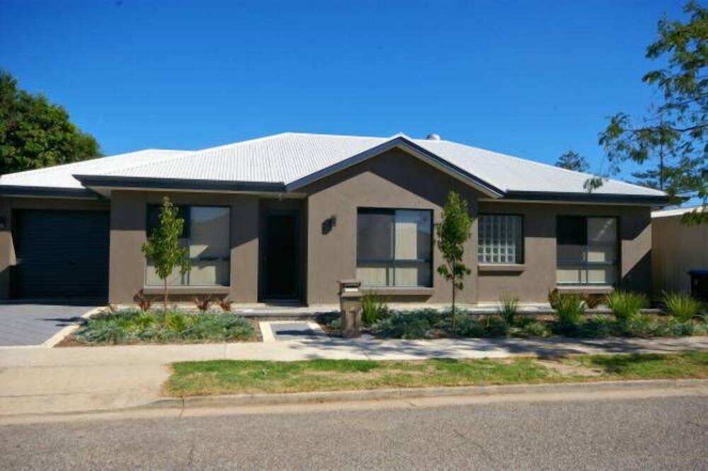 Photo of Outdoor in Largs North