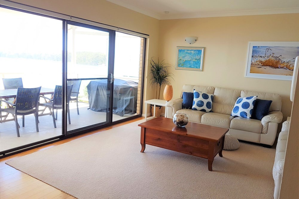 Photo of Livingroom in Summerland Point