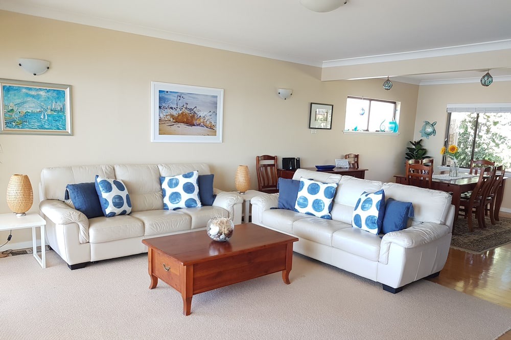 Photo of Livingroom in Summerland Point
