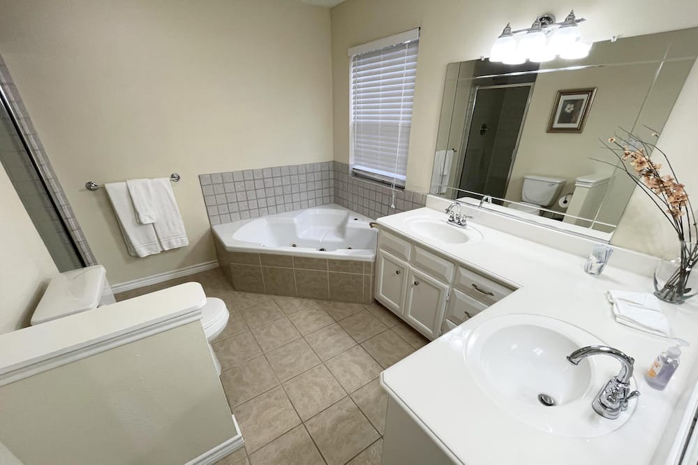 Photo of Bathroom in Crockett
