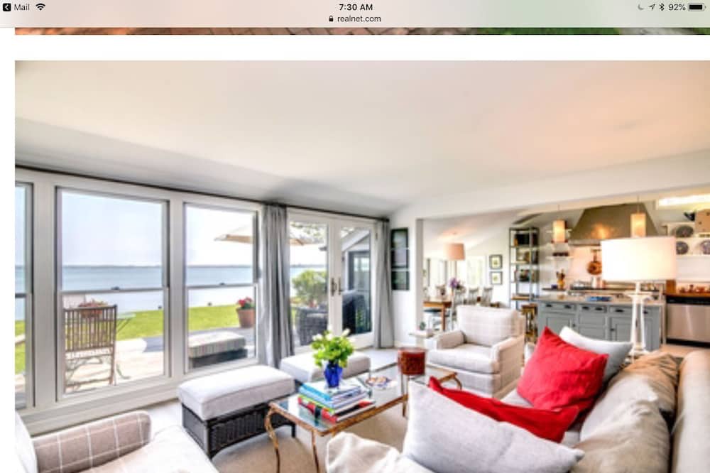 Photo of Livingroom in Noyack