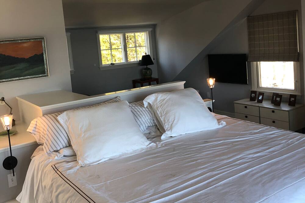 Photo of Bedroom in Noyack