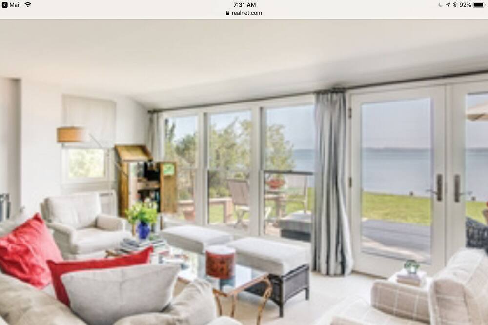 Photo of Livingroom in Noyack