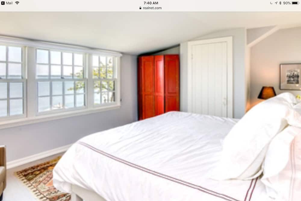 Photo of Bedroom in Noyack