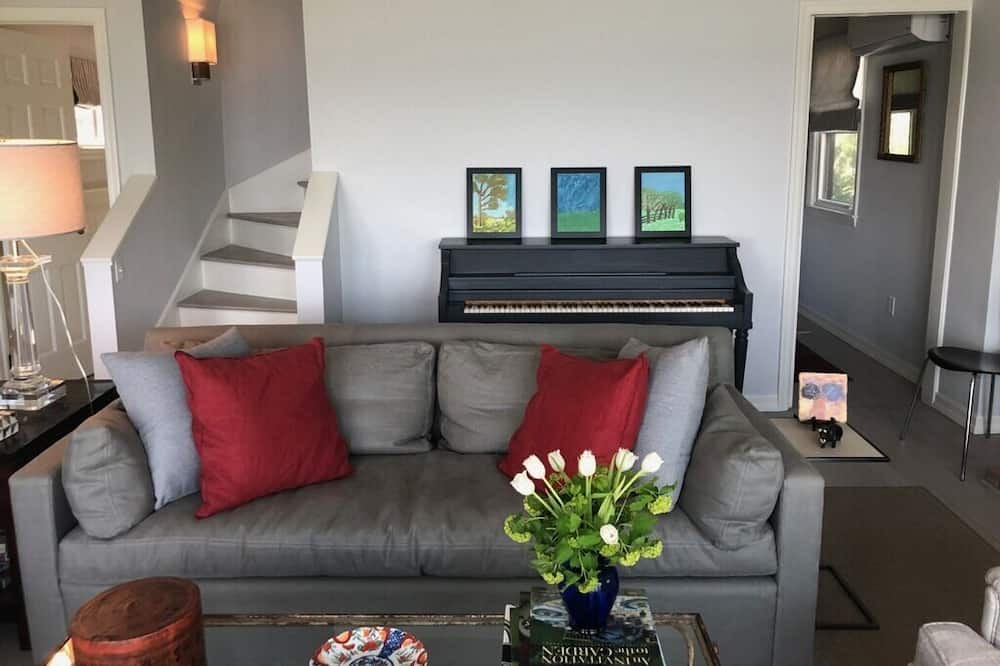 Photo of Livingroom in Noyack