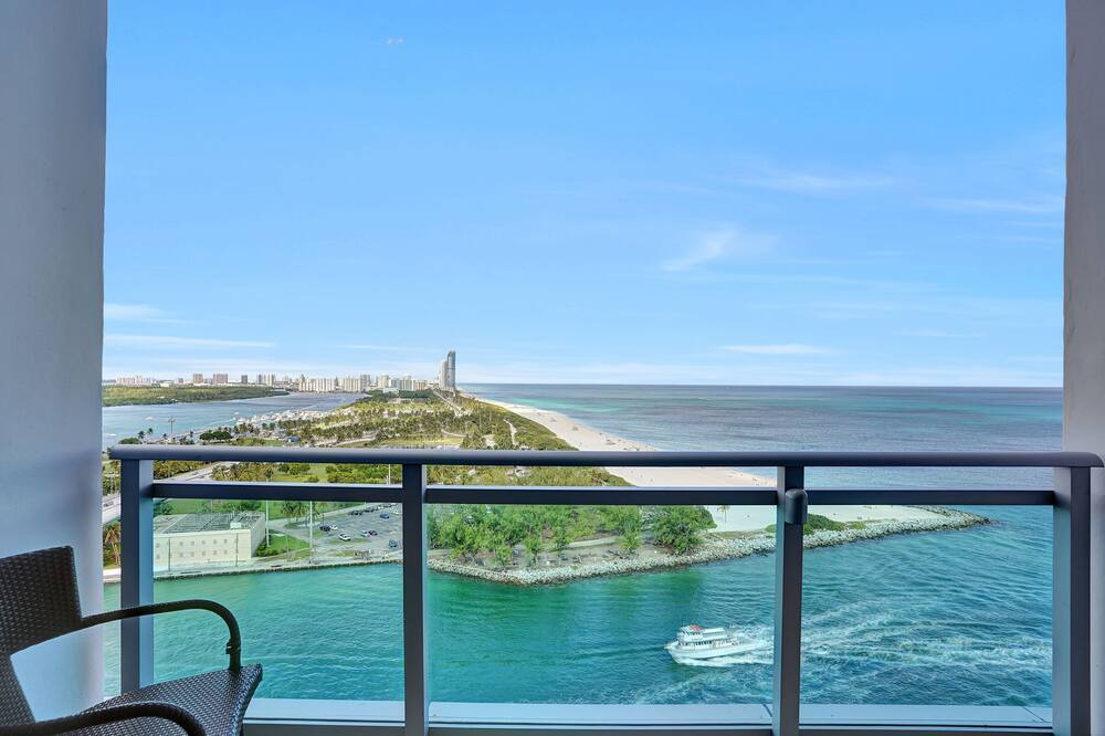 Photo of Patio Balcony in Bal Harbour