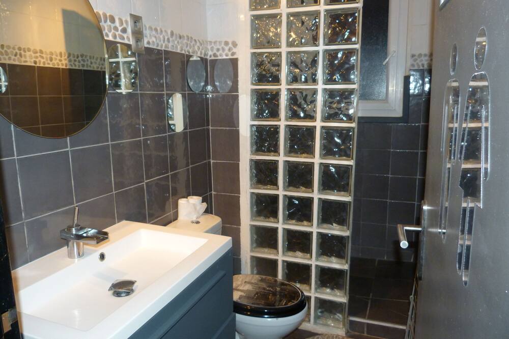 Photo of Bathroom in La Jetee