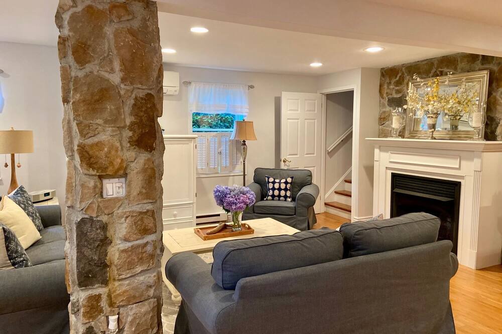 Photo of Livingroom in Mattituck