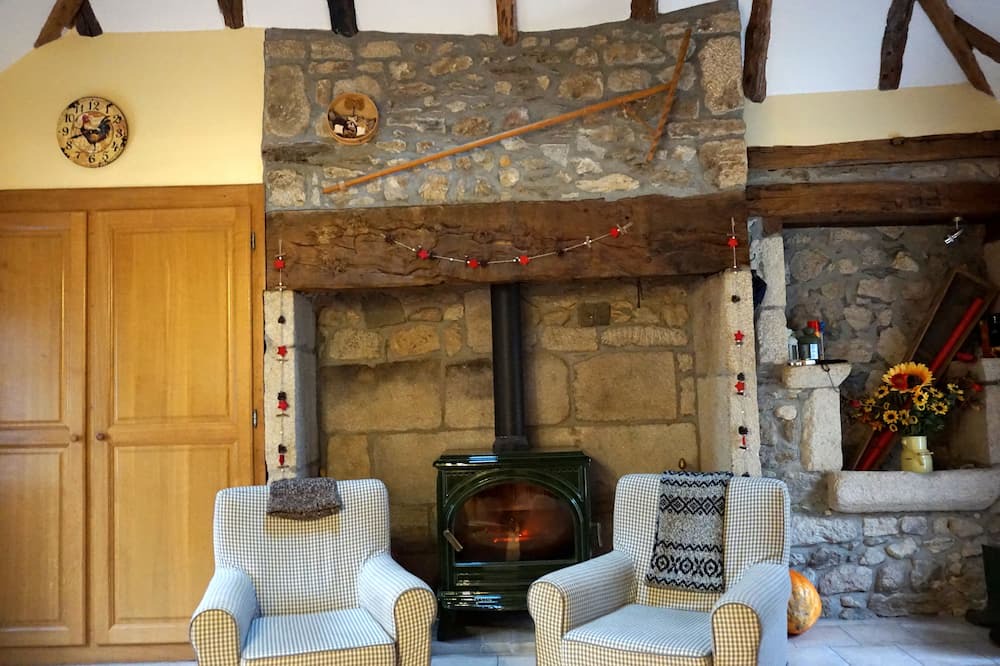 Photo of Others in Camps-Saint-Mathurin-Leobazel