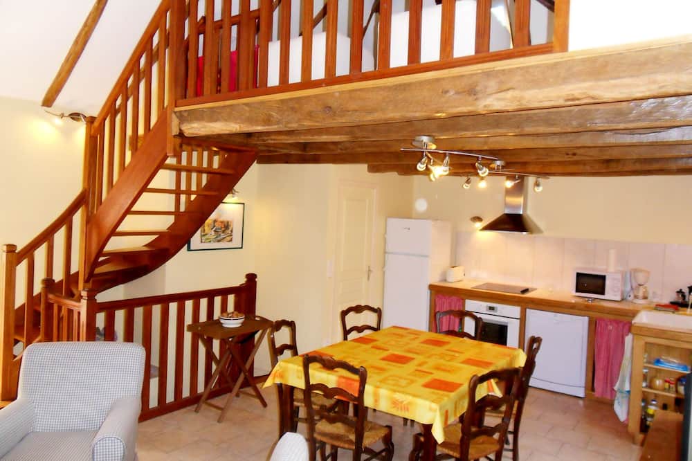 Photo of Livingroom in Camps-Saint-Mathurin-Leobazel