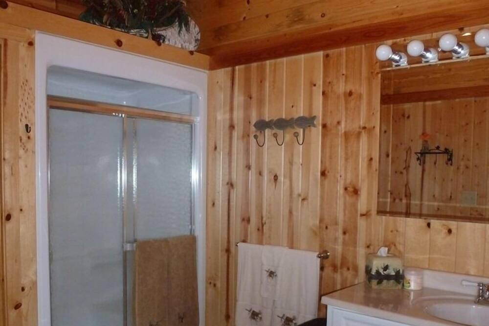 Photo of Bathroom in Melrude