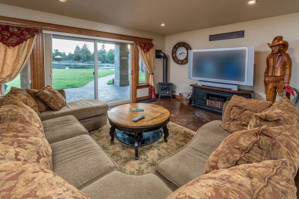 Photo of Livingroom in Bend