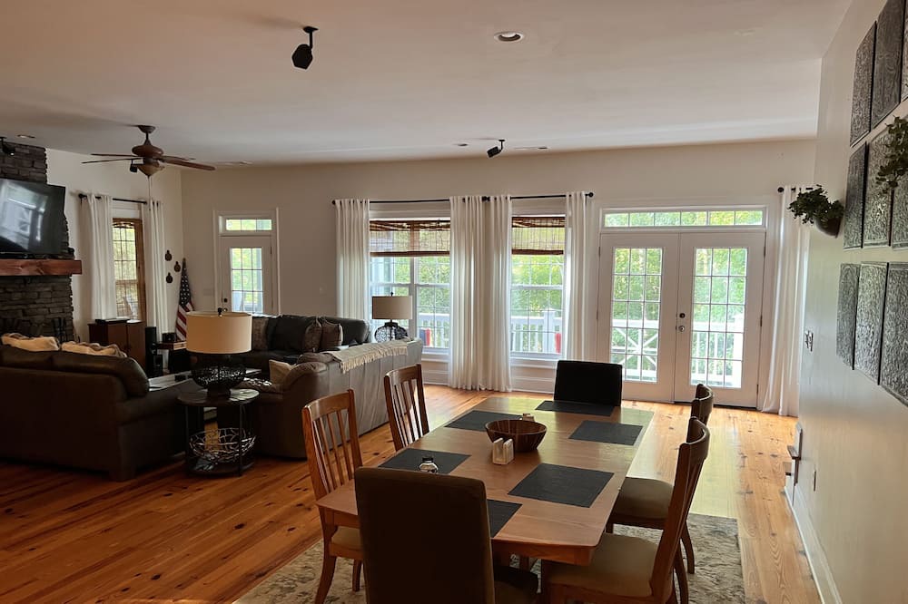 Photo of Livingroom in Tiger