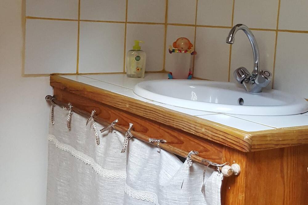 Photo of Bathroom in Campan