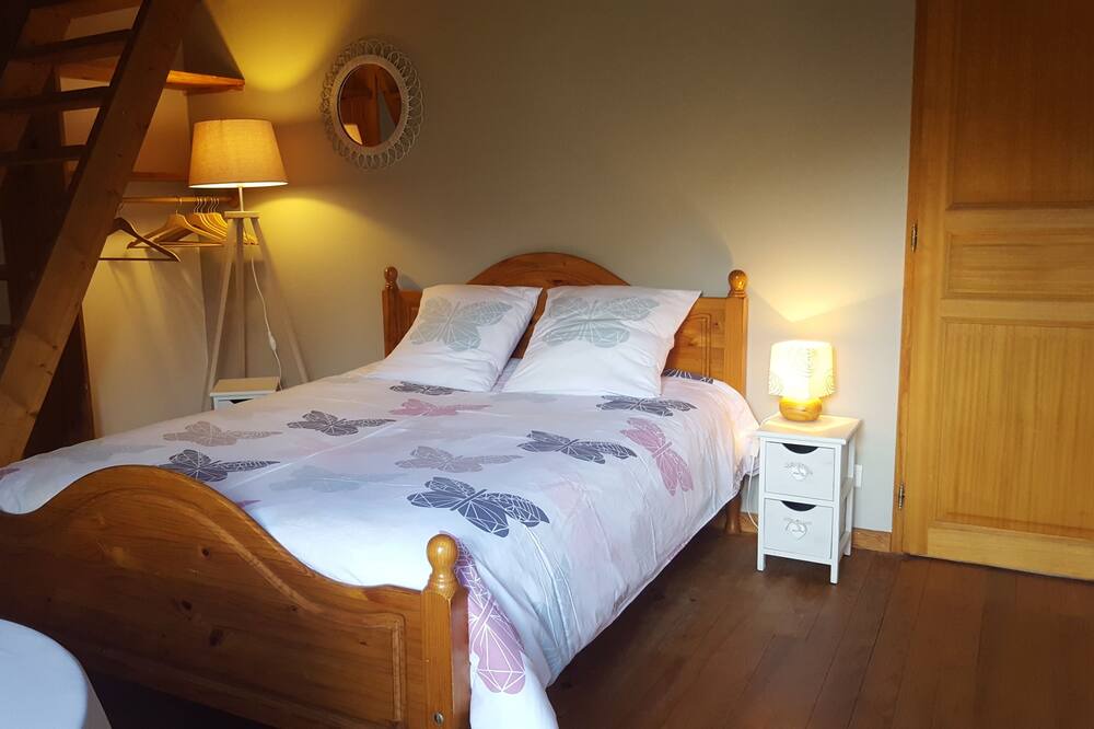 Photo of Bedroom in Campan