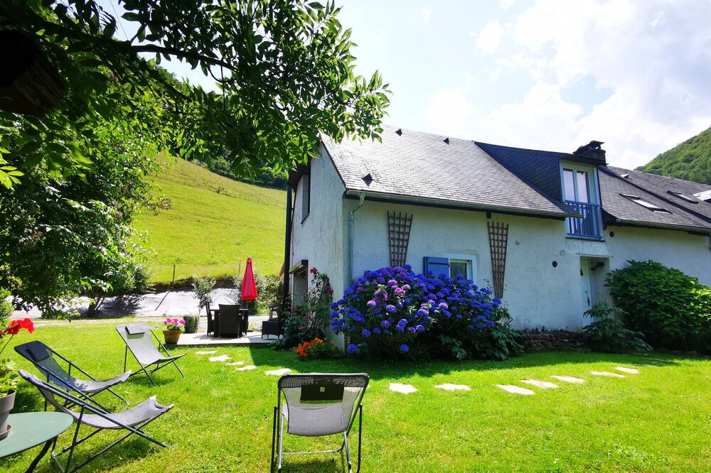 Photo of Outdoor in Campan