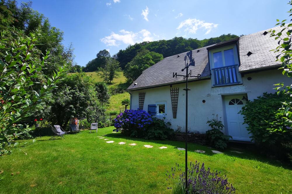 Photo of Outdoor in Campan