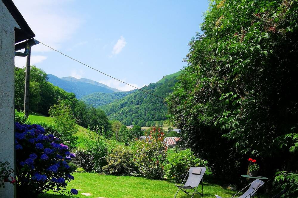 Photo of Outdoor in Campan