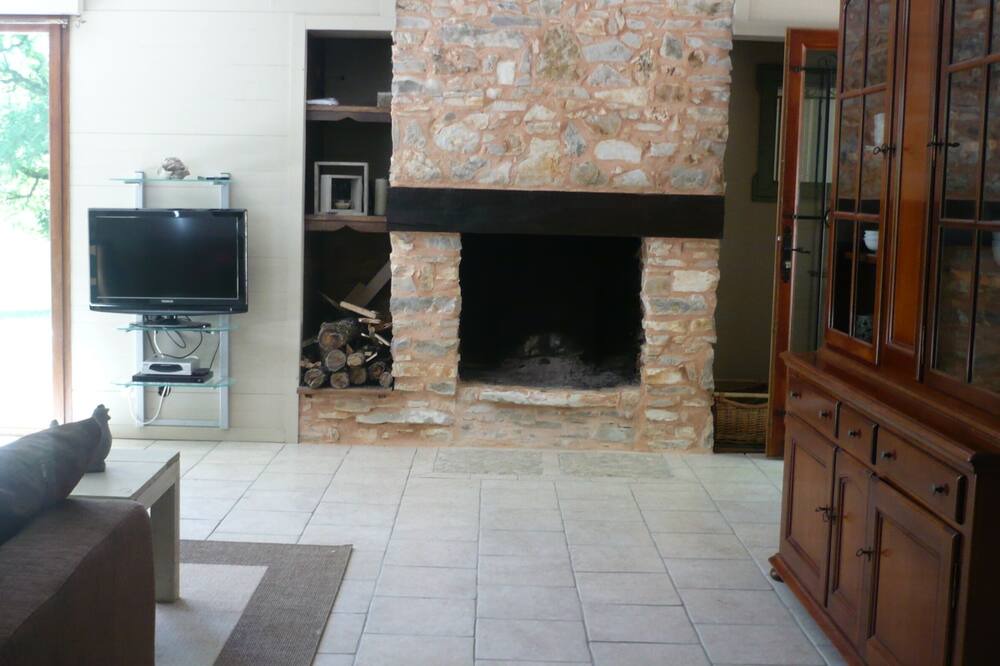 Photo of Livingroom in Saint-Cernin-de-Larche