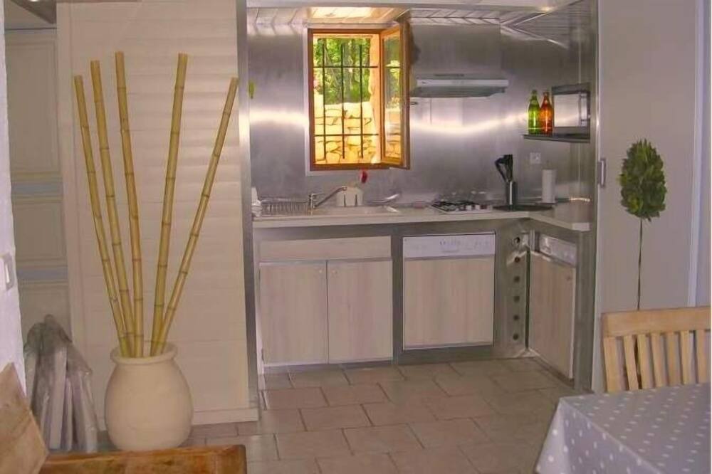Photo of Kitchen in Saint-Cernin-de-Larche