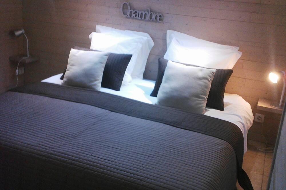 Photo of Bedroom in Saint-Cernin-de-Larche