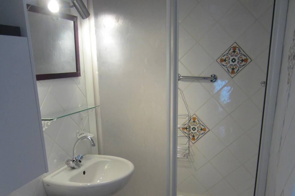 Photo of Bathroom in Tuchan