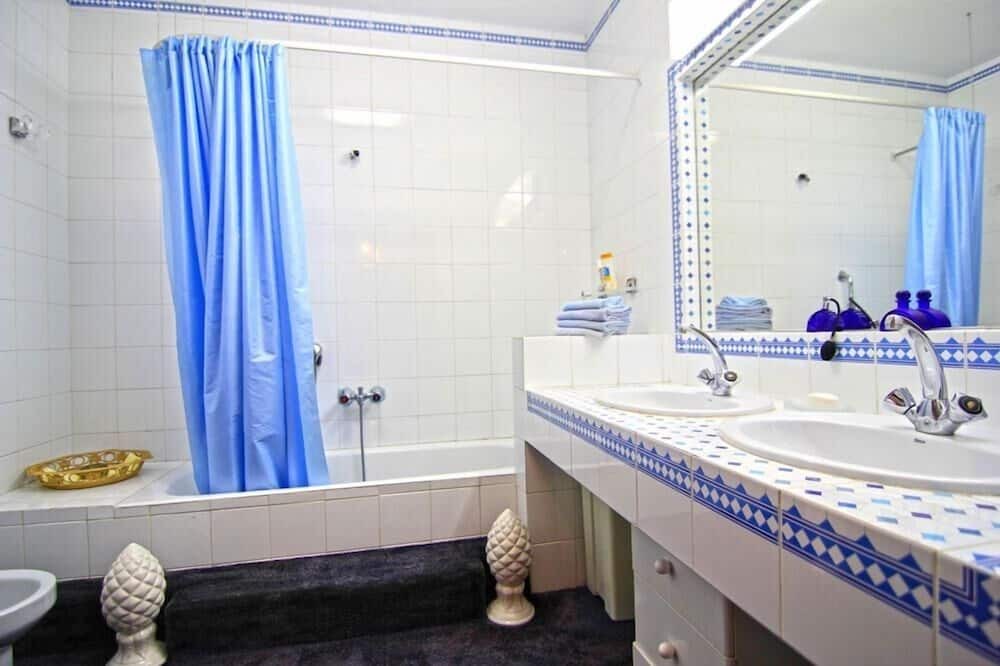 Photo of Bathroom in Benimeit