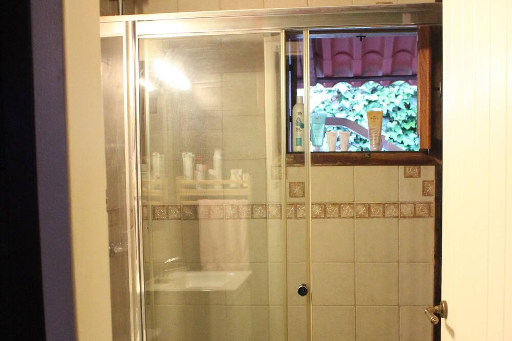 Photo of Bathroom in Cubelles